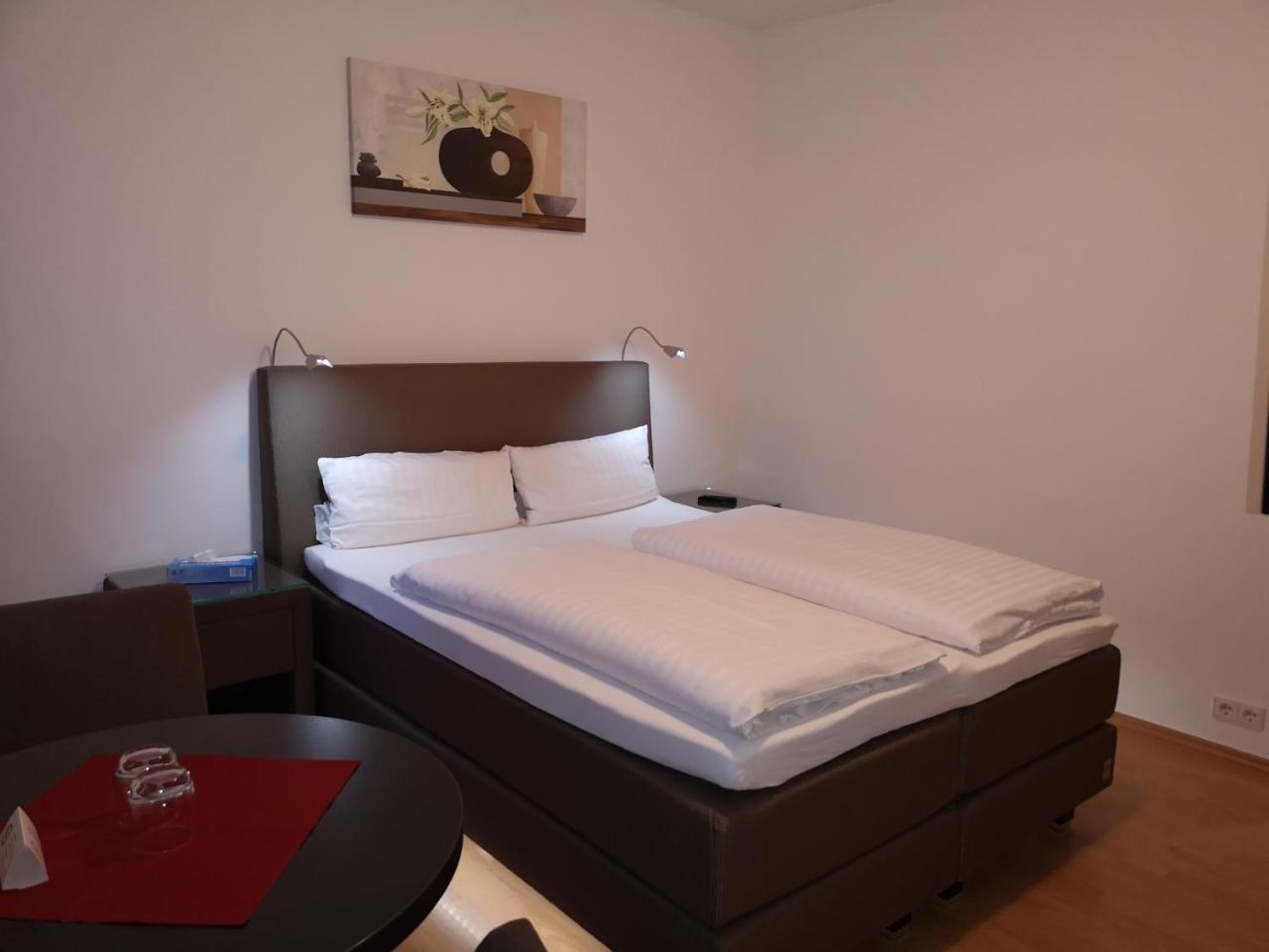 Tuniberg Restaurant Hotel Freiburg im Breisgau Szoba fotó