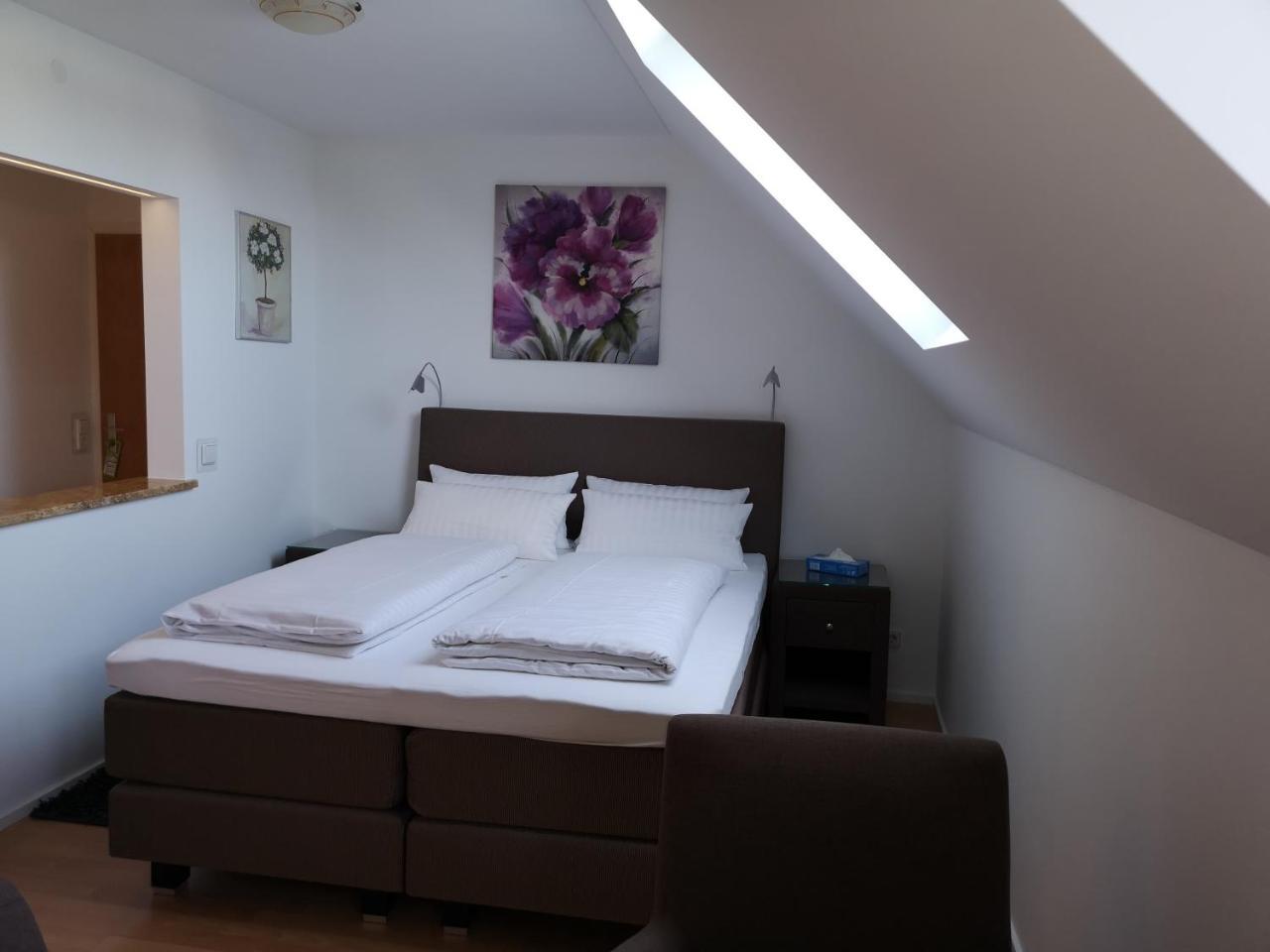Tuniberg Restaurant Hotel Freiburg im Breisgau Szoba fotó